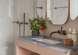 The Stratford, Autograph Collection