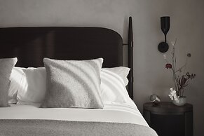 The Stratford, Autograph Collection