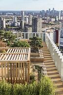 The Stratford, Autograph Collection