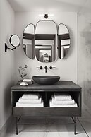 The Stratford, Autograph Collection