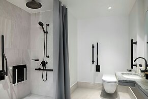 The Stratford, Autograph Collection