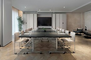 The Stratford, Autograph Collection