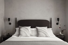 The Stratford, Autograph Collection