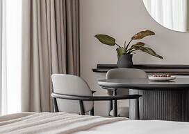 The Stratford, Autograph Collection