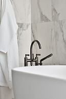 The Stratford, Autograph Collection