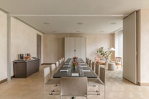 The Stratford, Autograph Collection