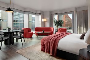 The Stratford, Autograph Collection