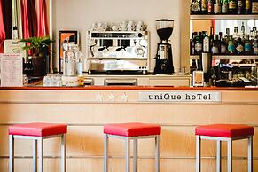 Unique Hotel