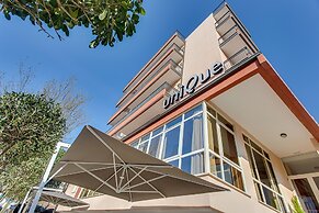 Unique Hotel