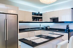 The Palm at Veloche by Lofty