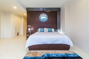 The Palm at Veloche by Lofty