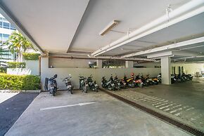 The Palm at Veloche by Lofty