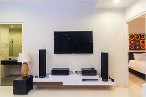 The Palm at Veloche by Lofty