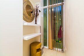 The Palm at Veloche by Lofty