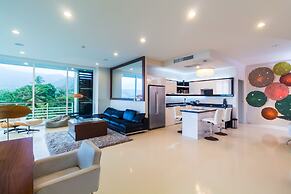 The Palm at Veloche by Lofty