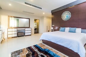 The Palm at Veloche by Lofty