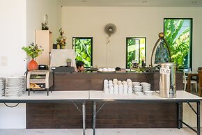 The Palm at Veloche by Lofty