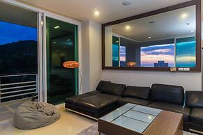 The Palm at Veloche by Lofty