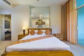 The Palm at Veloche by Lofty