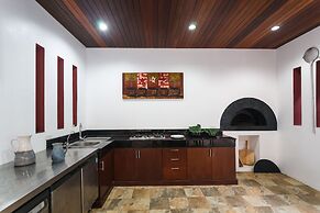 Villa Frangipani by Lofty