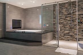 High Cloud International Business Hotel