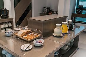 High Cloud International Business Hotel