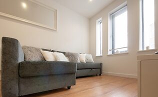 Luxury Reading Apartment