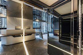 Butterfly on LKF, Central