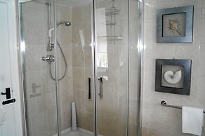 White Linen Whitby, Room Only