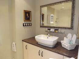 White Linen Whitby, Room Only