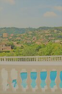 Villa La Terre Des Lauriers B&B