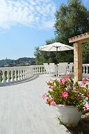 Villa La Terre Des Lauriers B&B
