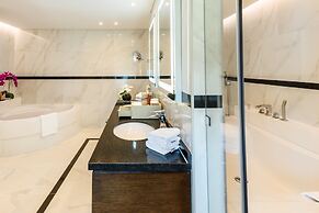 Centara West Bay Hotel & Residences Doha