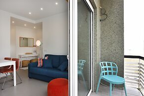 16 Maestro Apartment