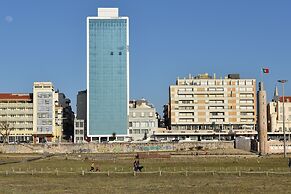 16 Maestro Apartment