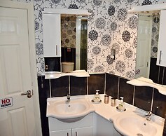 Empress Select Holiday Flats