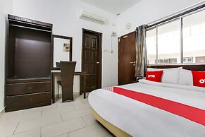 OYO 89571 Eco Palace Hotel