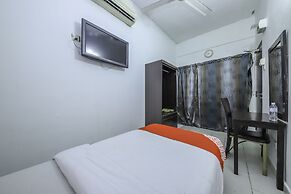 OYO 89571 Eco Palace Hotel