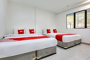 OYO 89571 Eco Palace Hotel