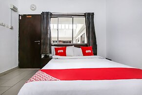 OYO 89571 Eco Palace Hotel