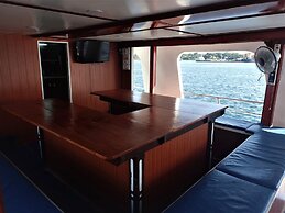 El Nido Ocean Suite Floating Hotel