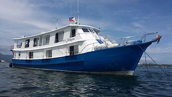 El Nido Ocean Suite Floating Hotel