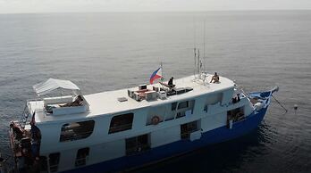 El Nido Ocean Suite Floating Hotel