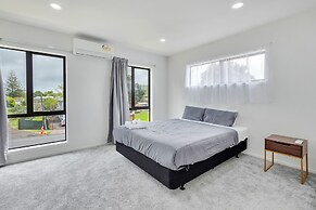 Superb Holiday Home near Airport