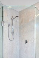 Superb Holiday Home near Airport