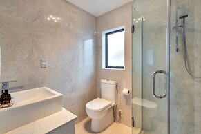 Superb Holiday Home near Airport