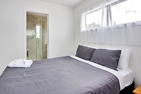 Superb Holiday Home near Airport