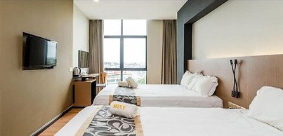 Roxy Hotel and Apartments