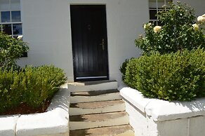 Lythgo's Row Colonial Cottages