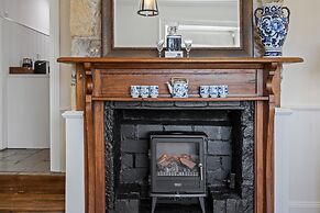 Lythgo's Row Colonial Cottages